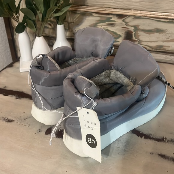 Gray Slip on Sneakers New with Tag - Picture 6 of 11